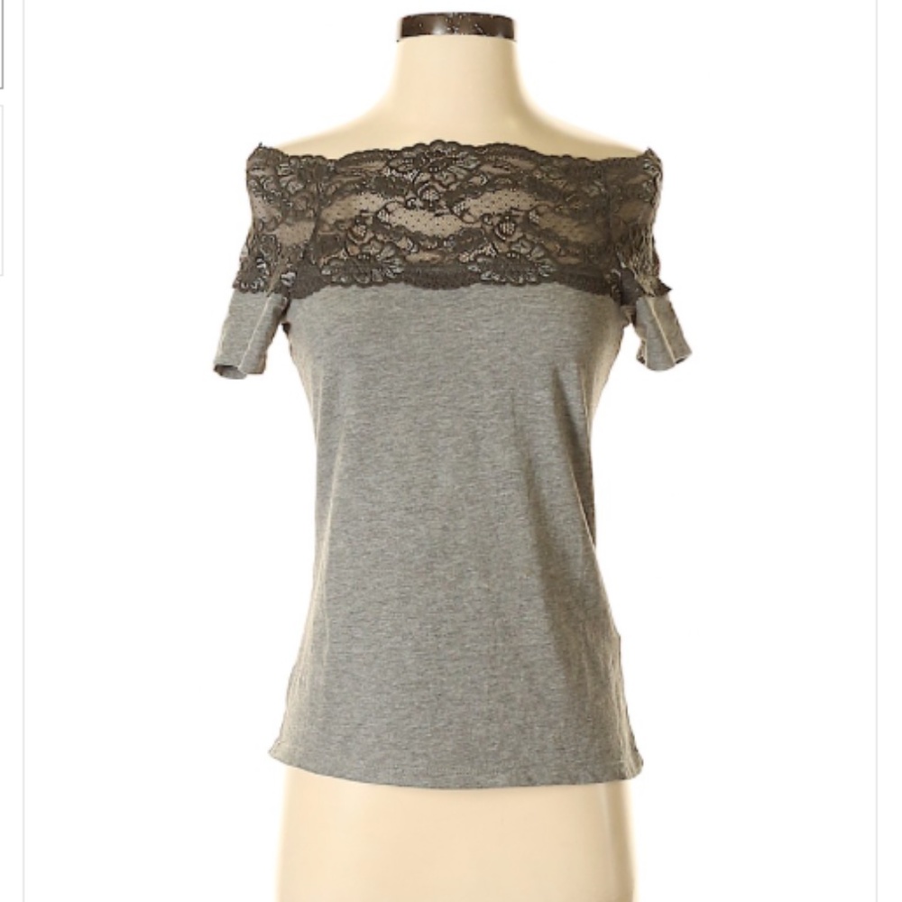 ☘️3/$25 SALE! H & M Off The Shoulder Lace Top